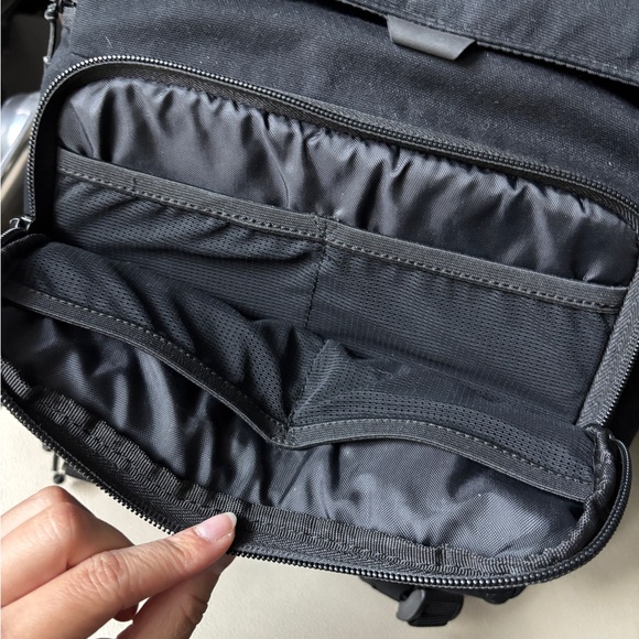 Brevite The Runner Camera Backpack - Picture 7 of 14